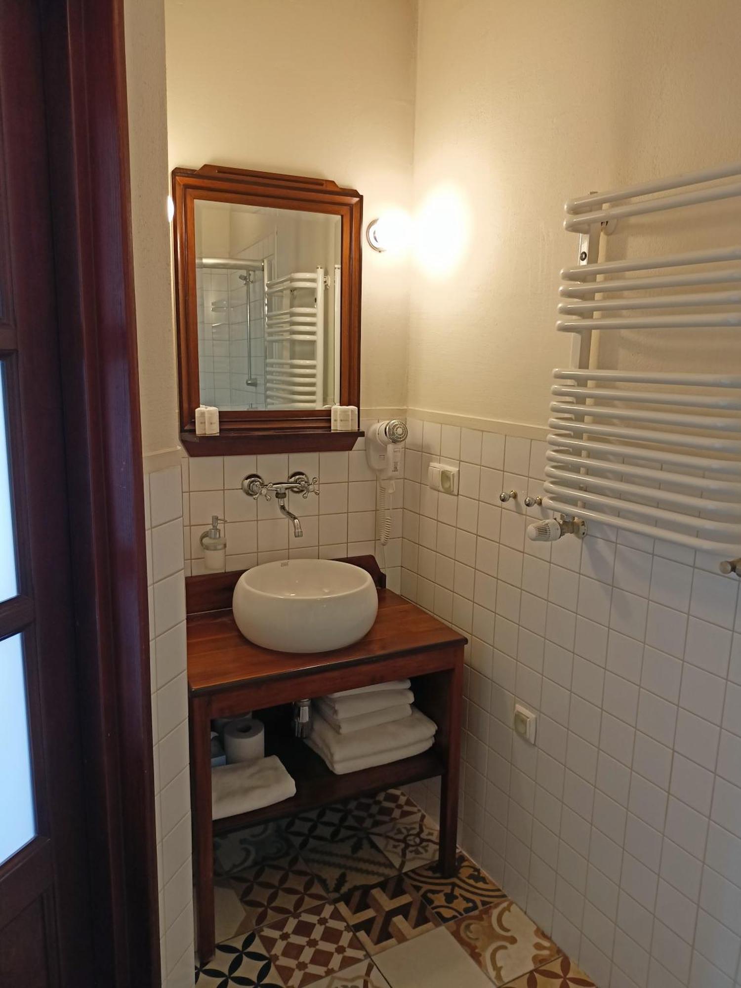 Agharta Bed & Breakfast คาชิเมียร์ซ ดอลนี ภายนอก รูปภาพ