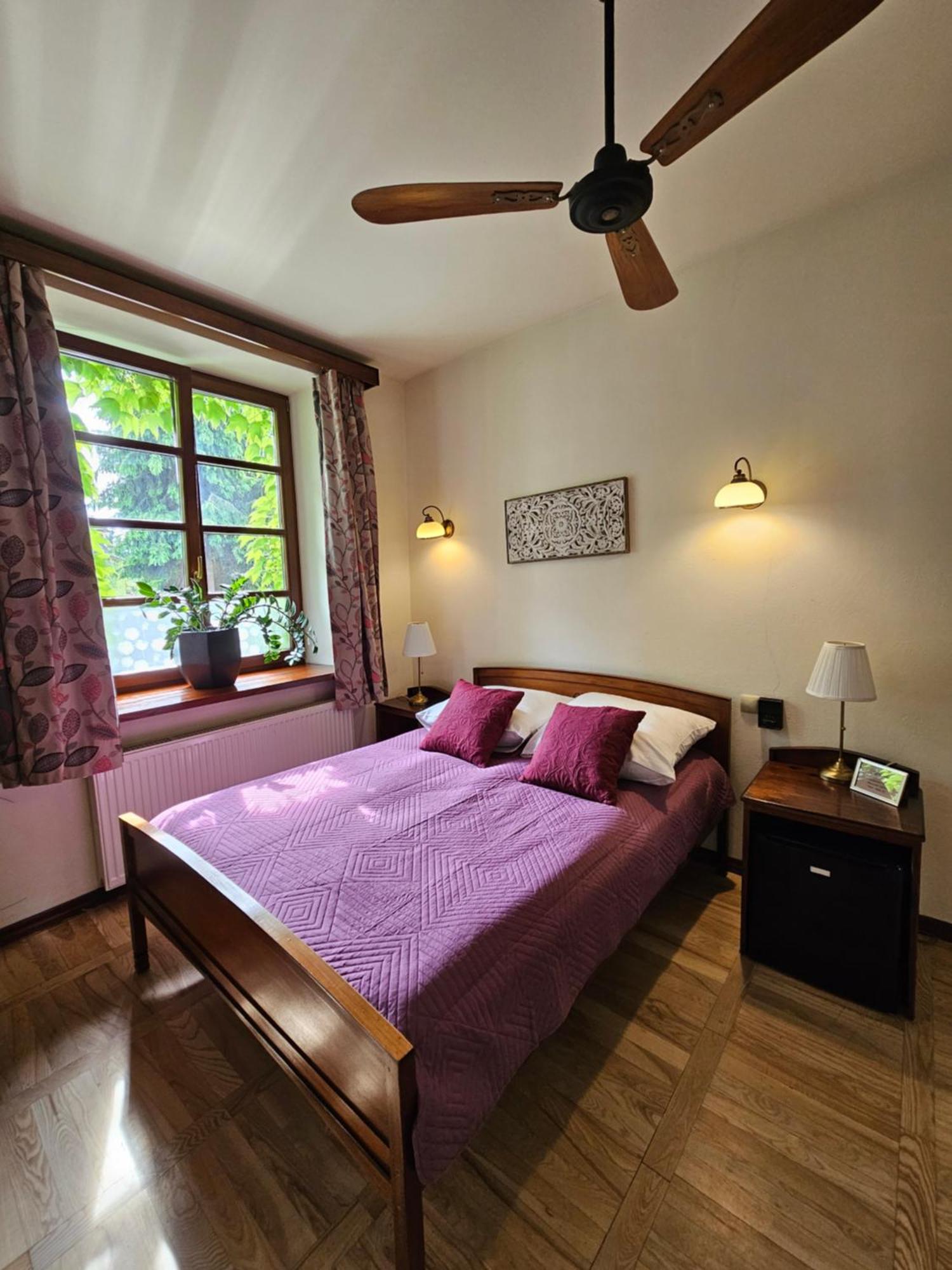 Agharta Bed & Breakfast คาชิเมียร์ซ ดอลนี ภายนอก รูปภาพ
