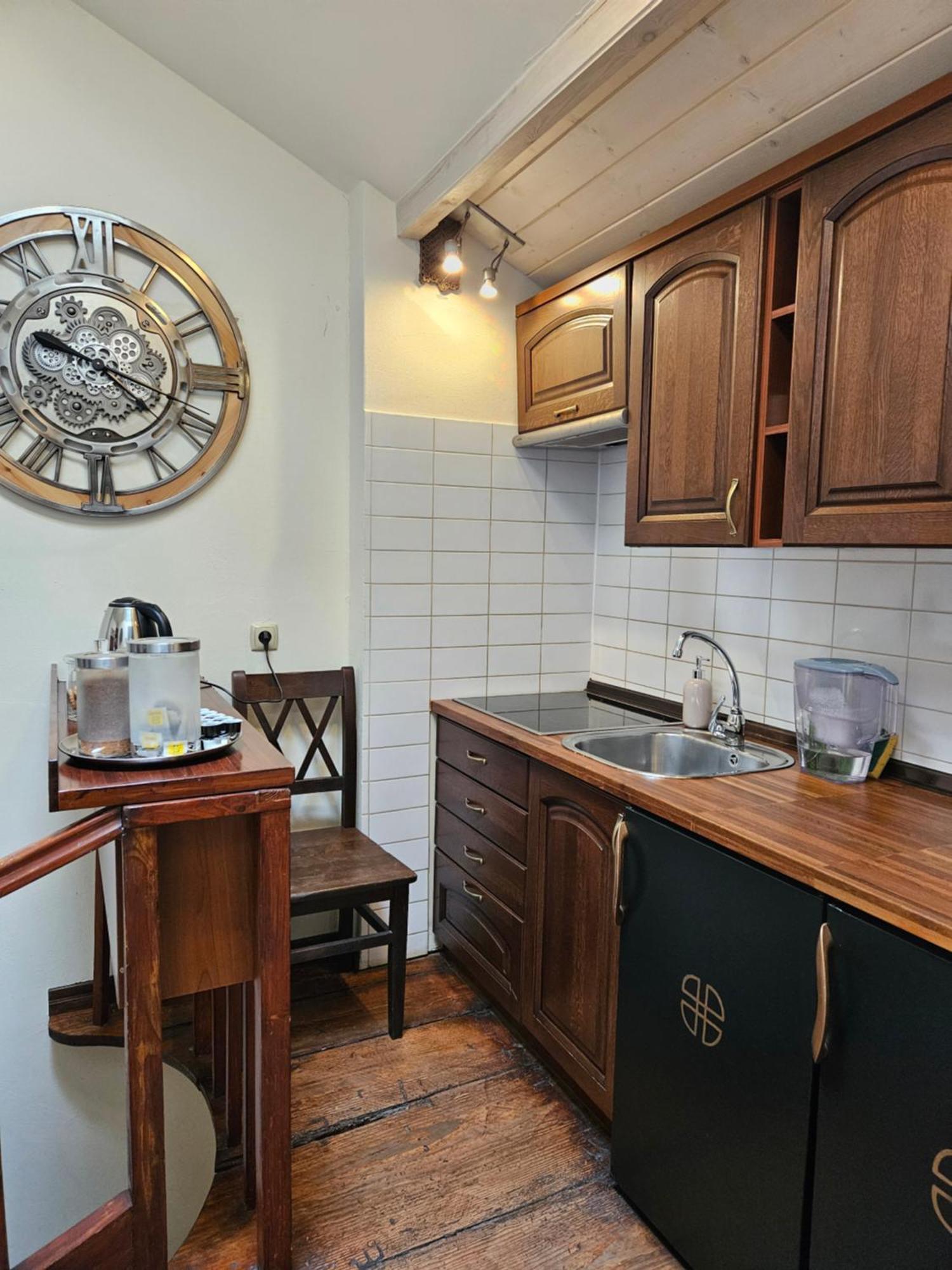 Agharta Bed & Breakfast คาชิเมียร์ซ ดอลนี ภายนอก รูปภาพ