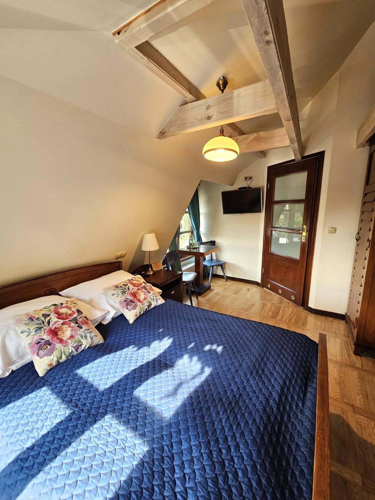 Agharta Bed & Breakfast คาชิเมียร์ซ ดอลนี ภายนอก รูปภาพ